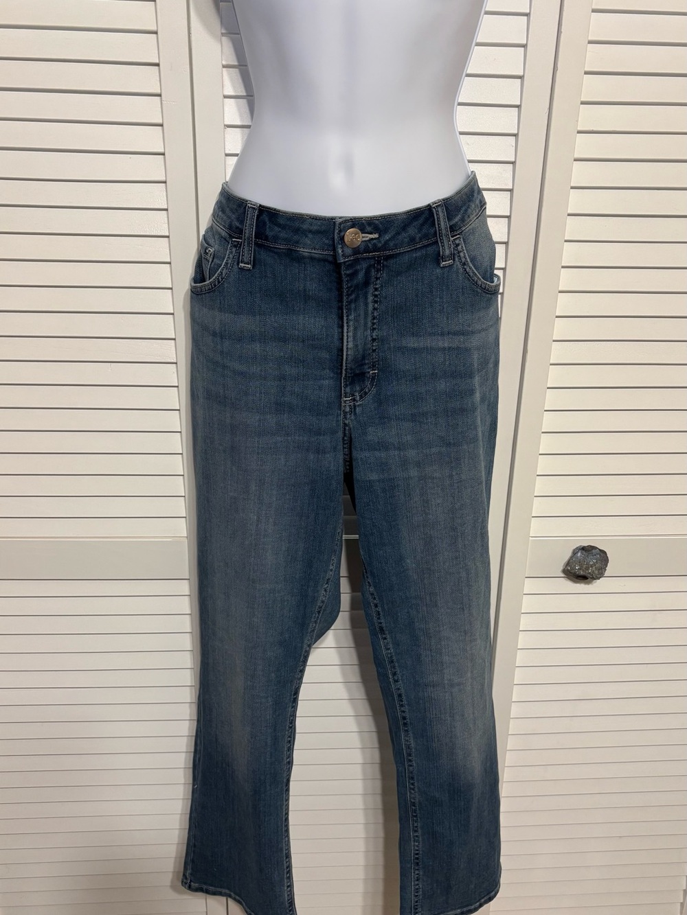 Classic Blue Straight-Leg Women’s Jeans